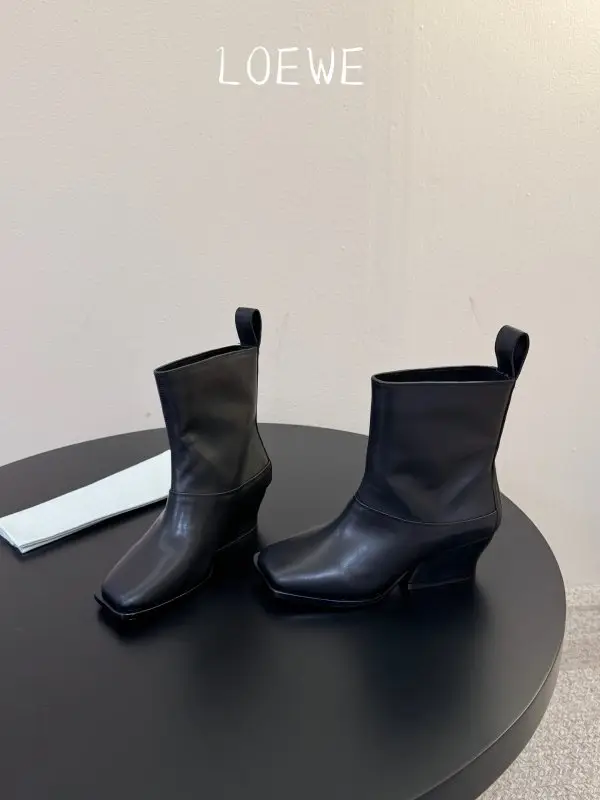 Maison Margiela MM6 — <отильоны з квадратним носком на підборах