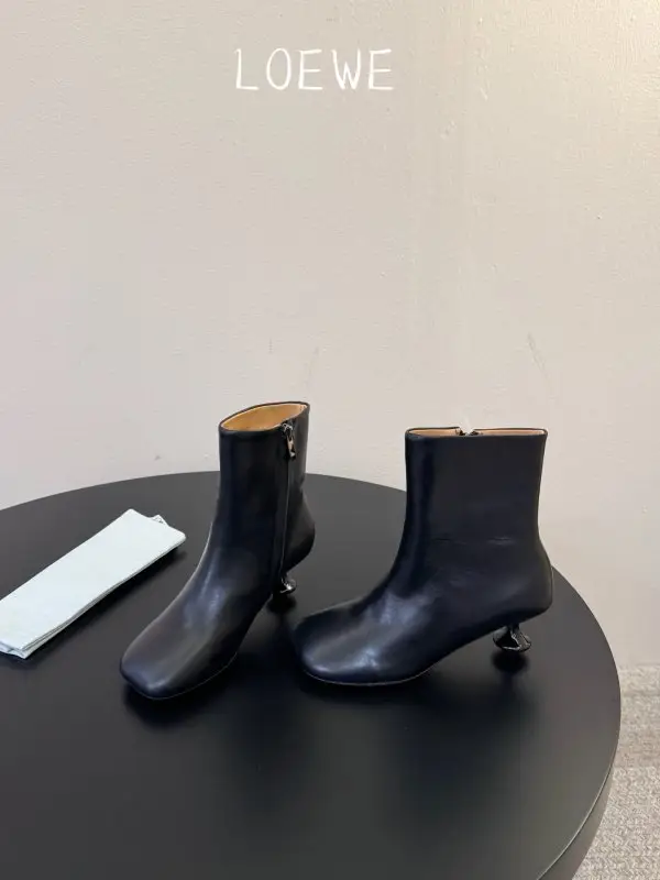 Maison Margiela MM6 — <отильоны з квадратним носком на підборах