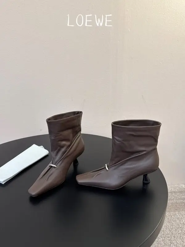 Maison Margiela MM6 — <отильоны з квадратним носком на підборах