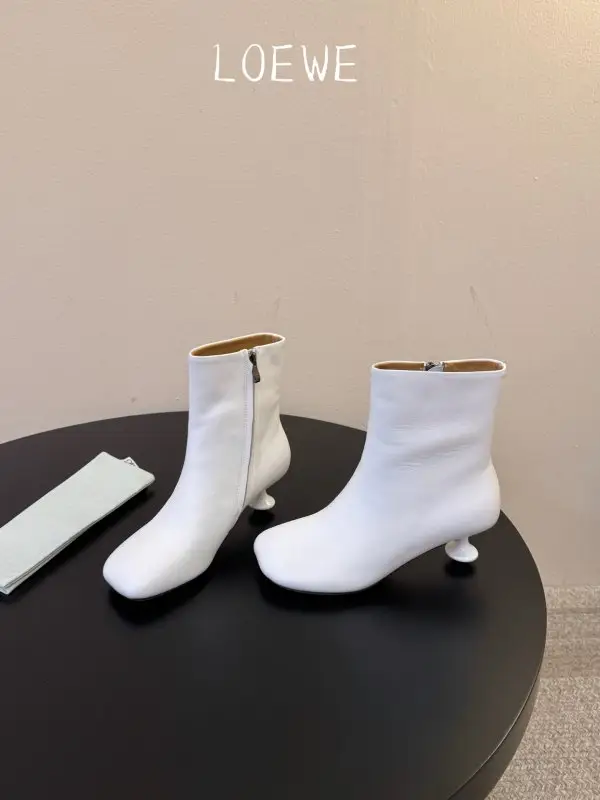 Maison Margiela MM6 — <отильоны з квадратним носком на підборах