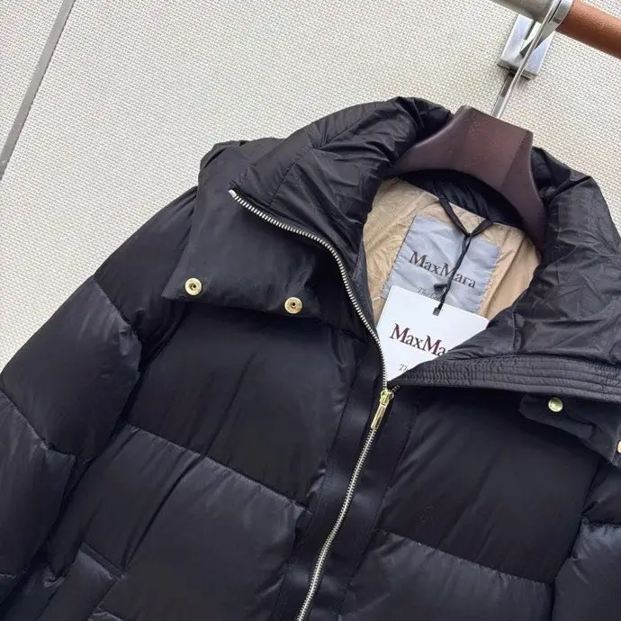Max Mara A long Down jacket female — Photo 3