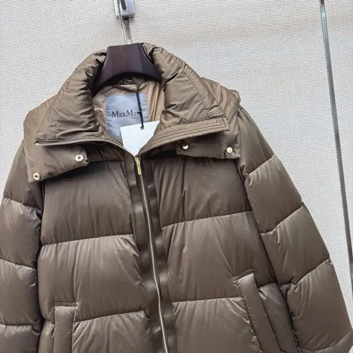 Max Mara A long Down jacket female — Photo 3