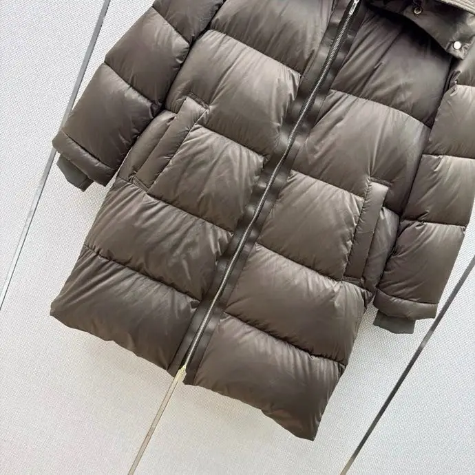 Max Mara A long Down jacket female — Photo 4