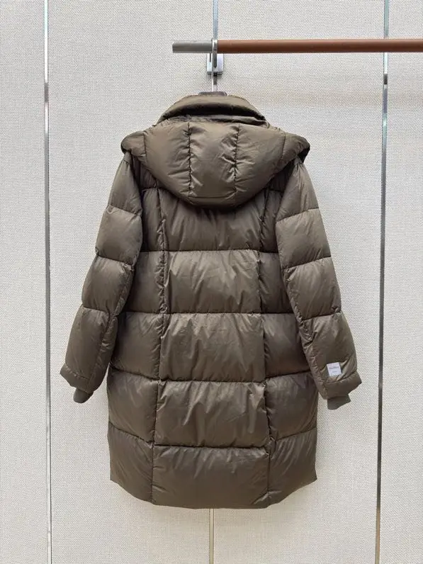 Max Mara A long Down jacket female — Photo 5