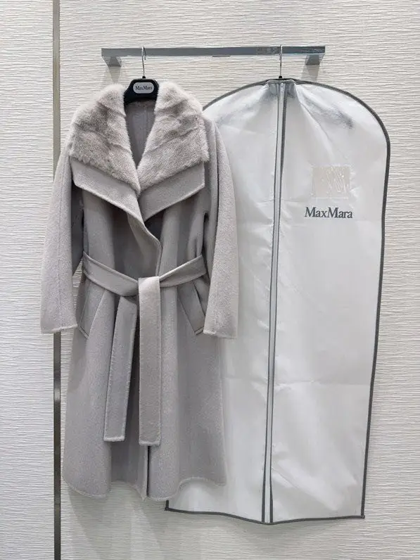 Max Mara — Двостороннє кашемірове пальто і коміром з хутра норки