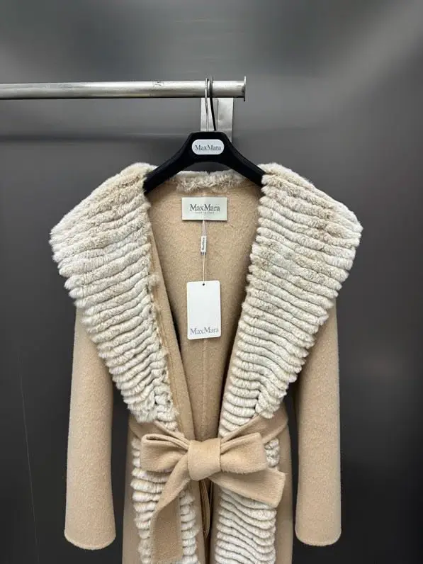 Max Mara Двостороннє кашемірове пальто з коміром з кролячого хутра — Фото 4