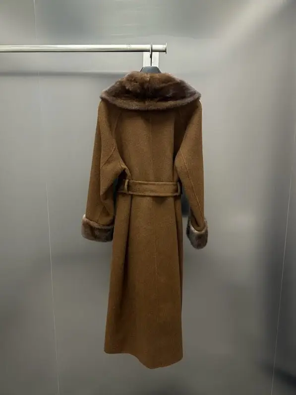 Max Mara Bilateral cashmere coat from норковым fur — Photo 4