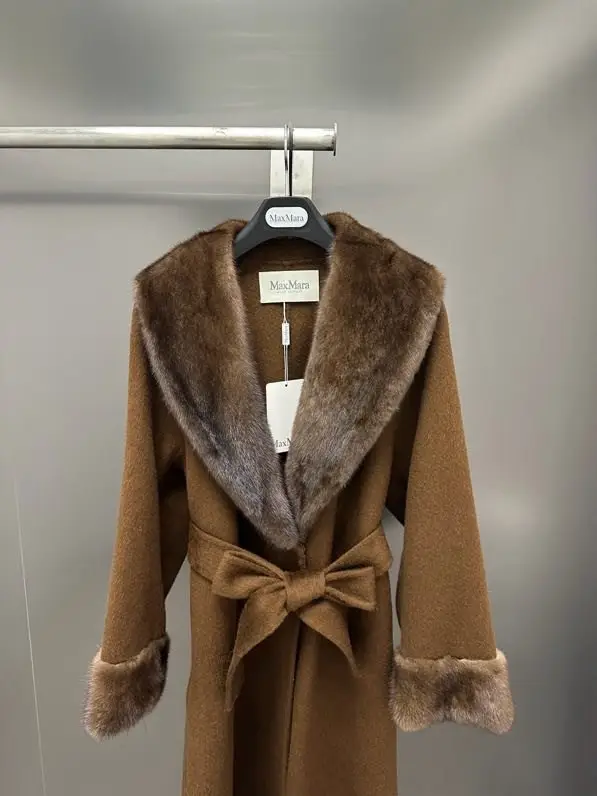 Max Mara Bilateral cashmere coat from норковым fur — Photo 5