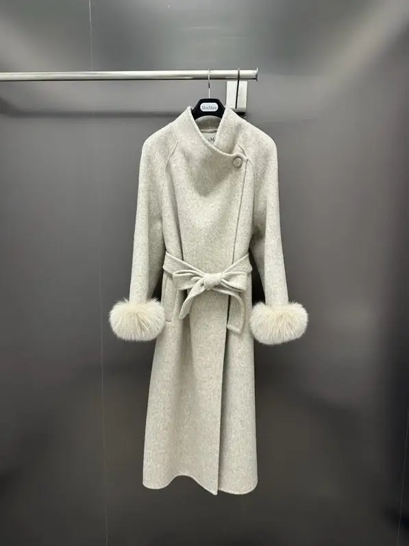 Max Mara — Двустороннее кашемировое пальто со съемными рукавами из меха финской лисы