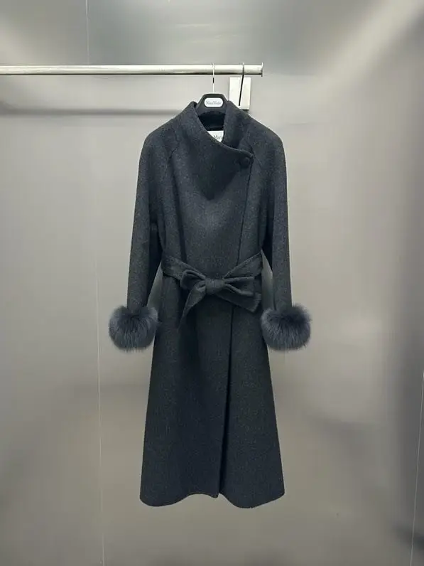 Max Mara — Двустороннее кашемировое пальто со съемными рукавами из меха финской лисы