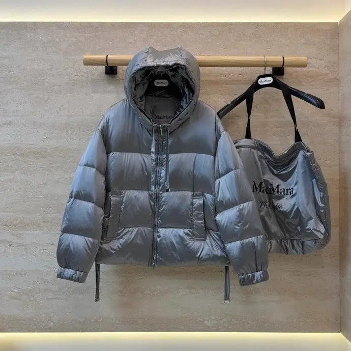 Max Mara Down jacket female — Photo 2