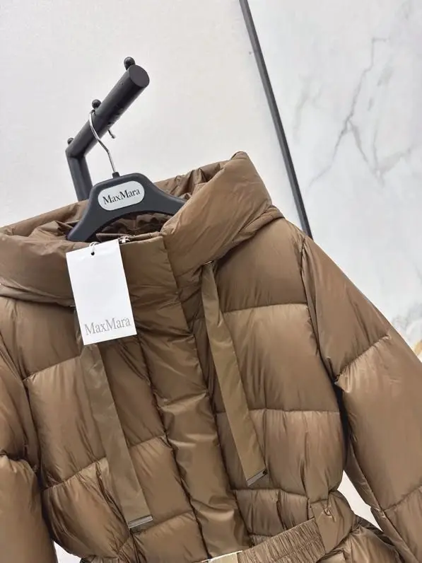 Max Mara Пуховик женский — Фото 2