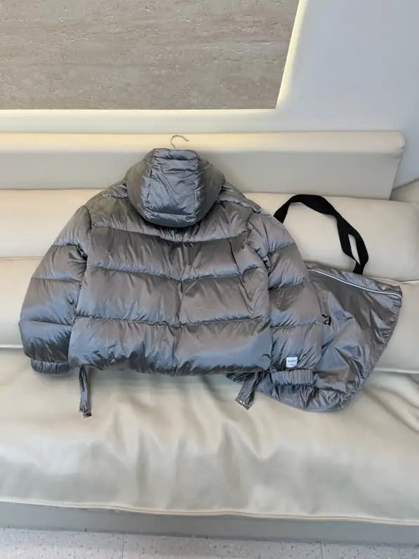 Max Mara Down jacket female — Photo 4