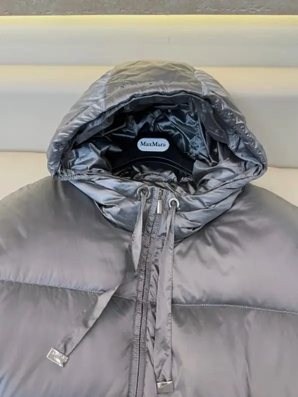 Max Mara Down jacket female — Photo 5