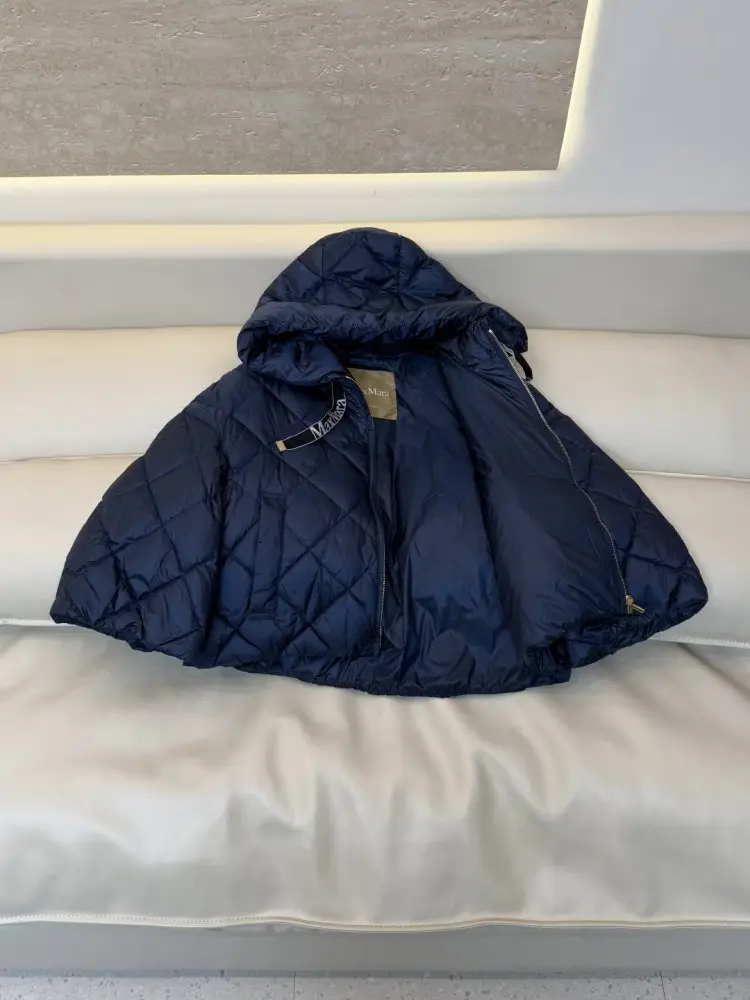 Max Mara Jacket cape on lightning from hood — Photo 5