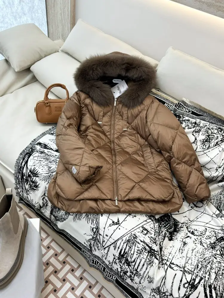 Max Mara — Jacket Down jacket from collar of fox fur