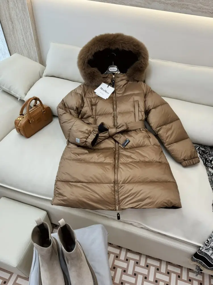 Max Mara — Куртка пуховик с воротником из лисьего меха