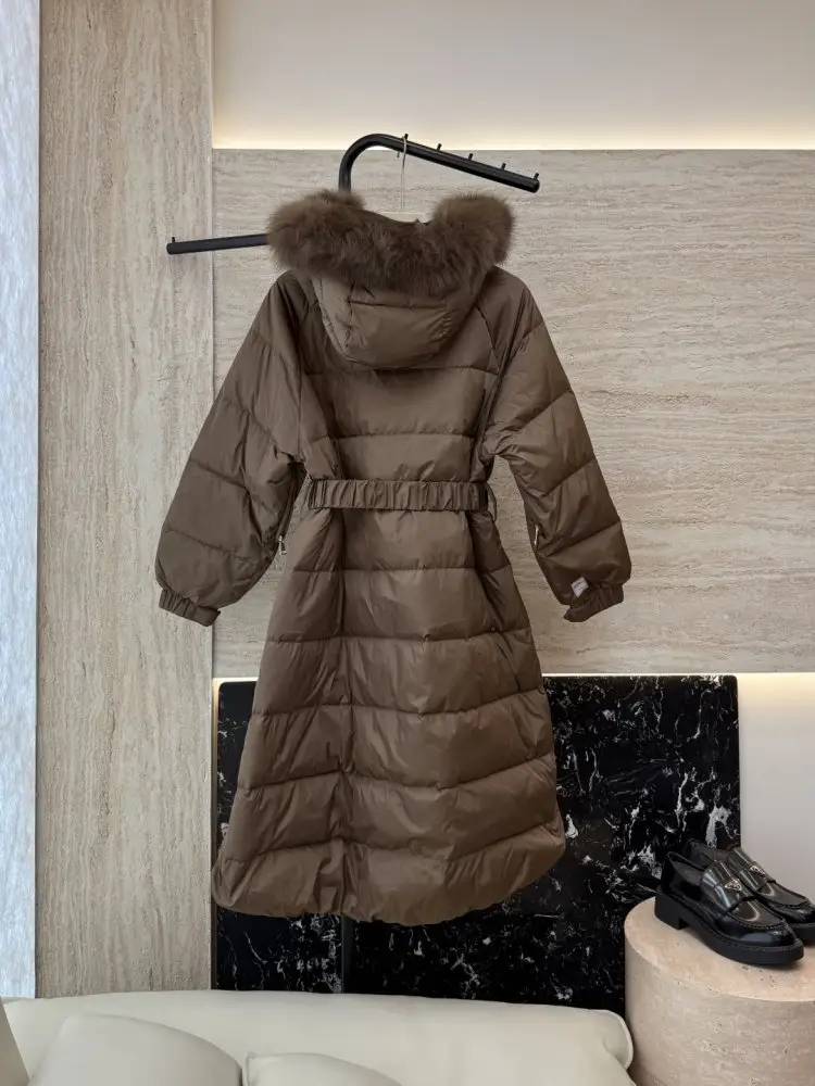 Max Mara Jacket Down jacket from collar of fox fur — Photo 2