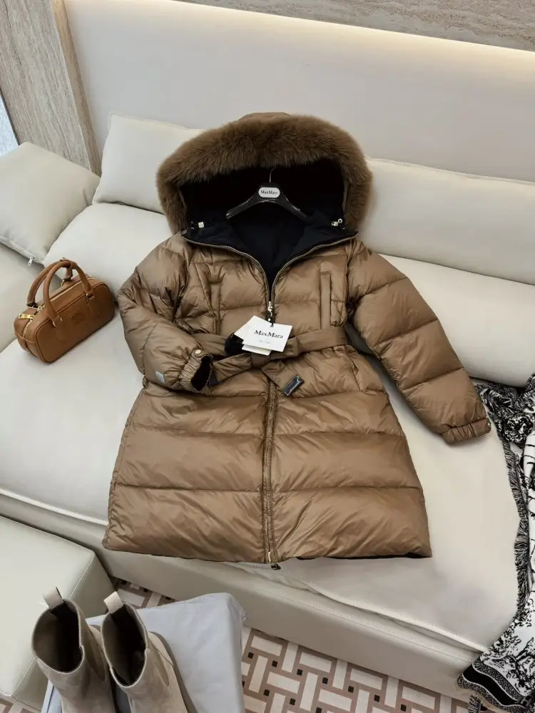 Max Mara Jacket Down jacket from collar of fox fur — Photo 3