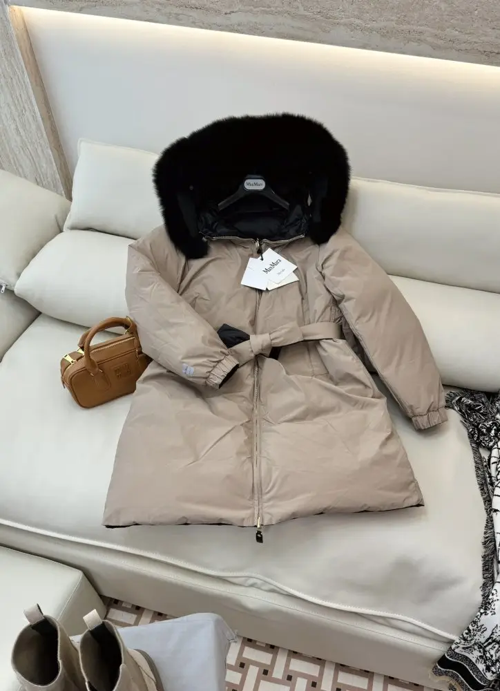 Max Mara Куртка пуховик с воротником из лисьего меха — Фото 3