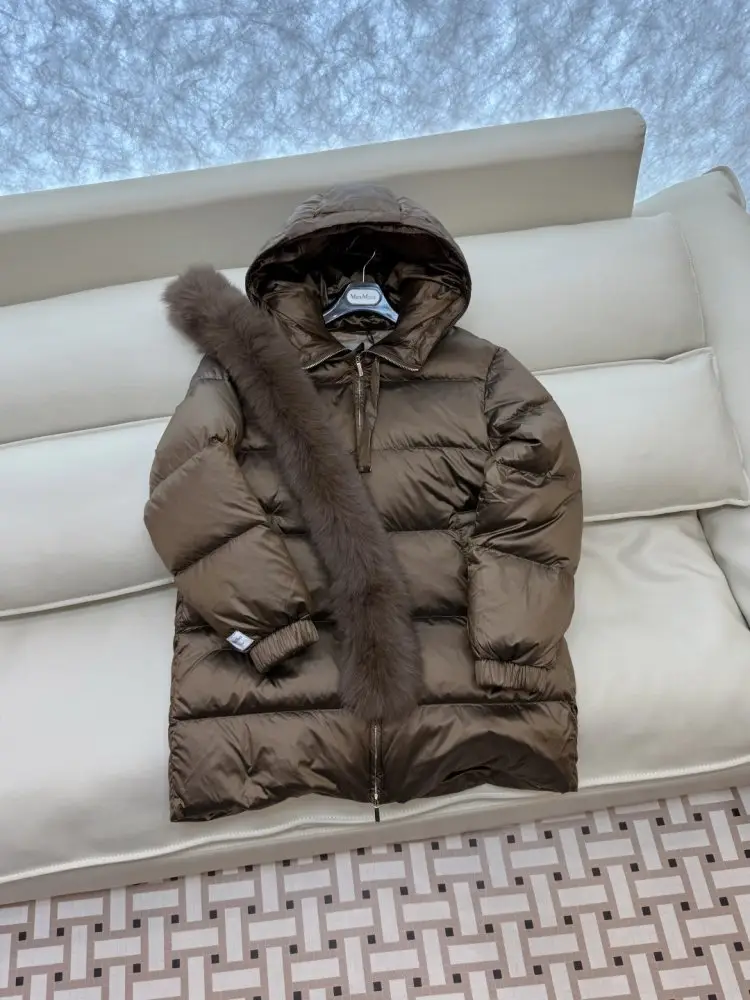Max Mara Jacket Down jacket from collar of fox fur — Photo 4