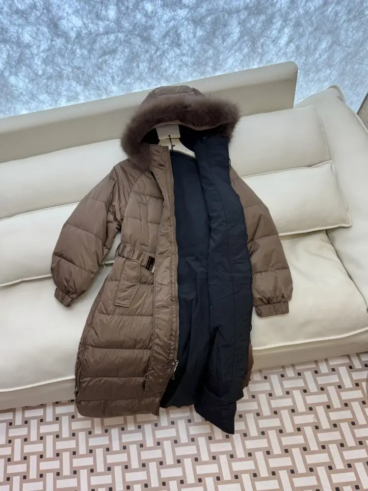 Max Mara Jacket Down jacket from collar of fox fur — Photo 4