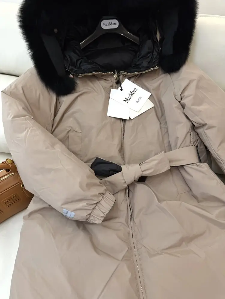 Max Mara Куртка пуховик с воротником из лисьего меха — Фото 4