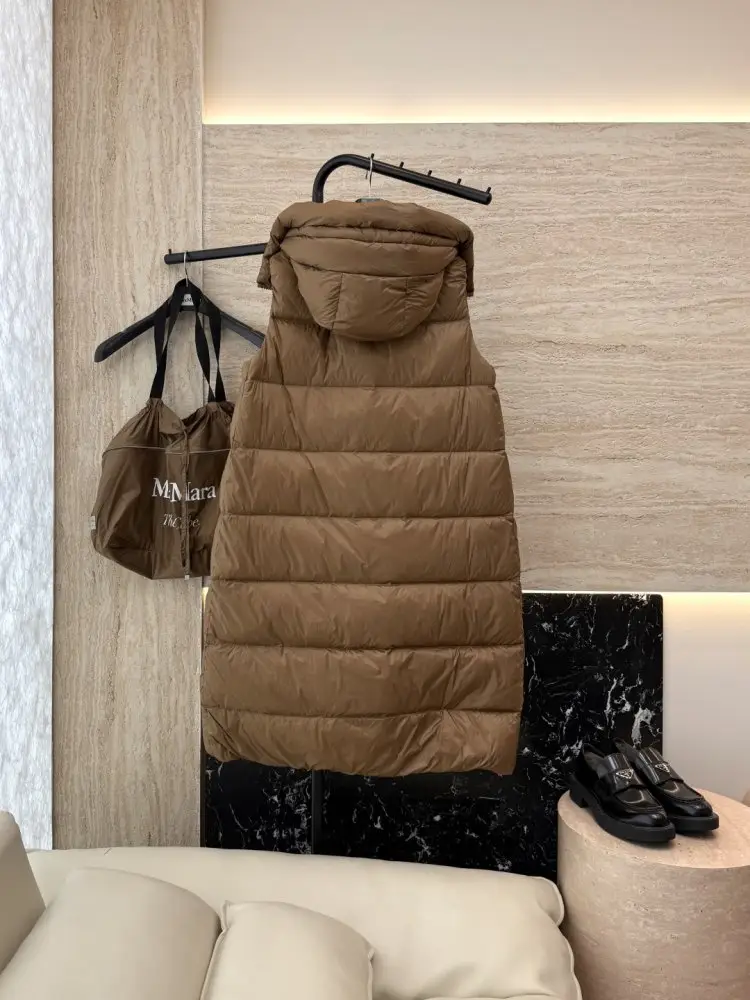 Max Mara Jacket Down jacket without Sleeveless women's — Photo 2