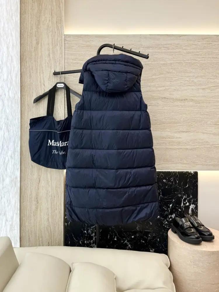 Max Mara Jacket Down jacket without Sleeveless women's — Photo 2