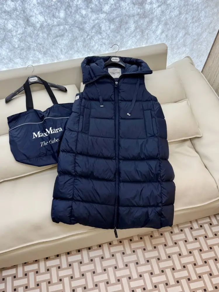 Max Mara Jacket Down jacket without Sleeveless women's — Photo 3