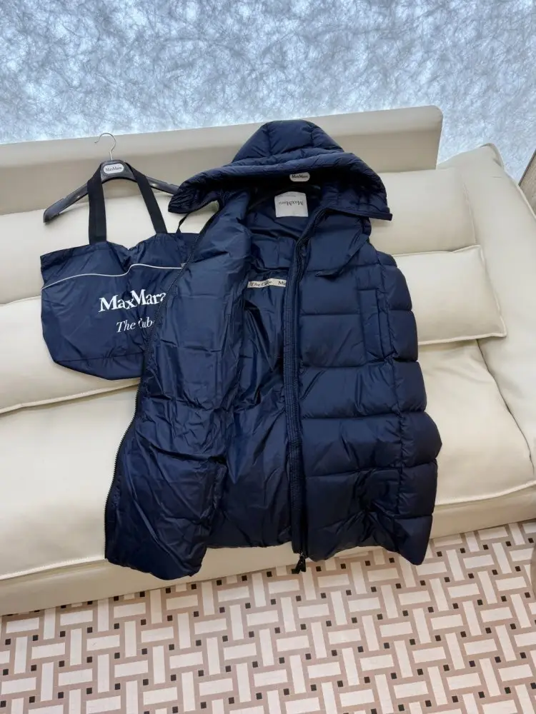 Max Mara Jacket Down jacket without Sleeveless women's — Photo 4