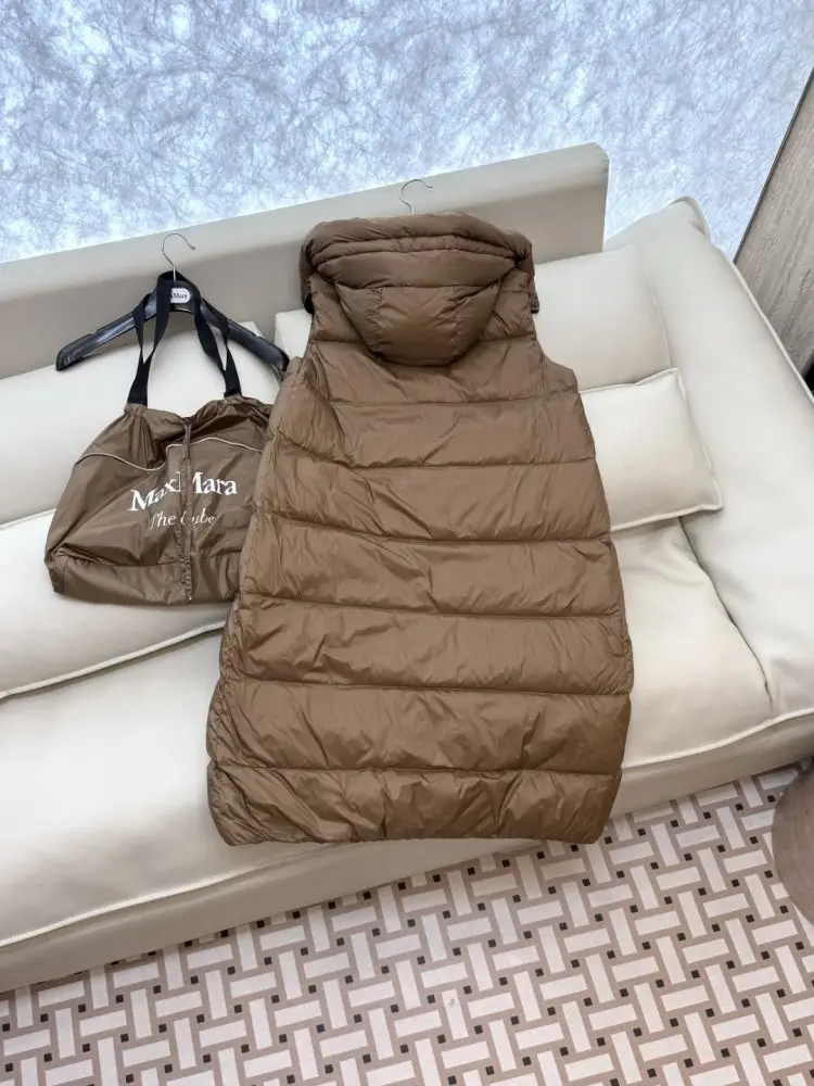 Max Mara Jacket Down jacket without Sleeveless women's — Photo 5