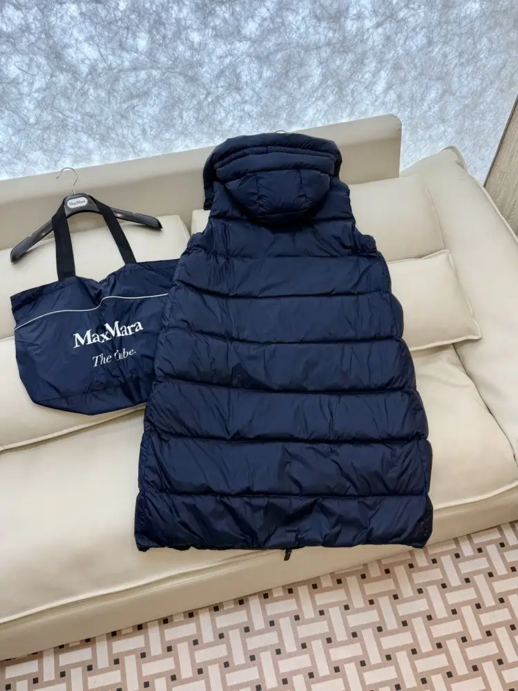 Max Mara Jacket Down jacket without Sleeveless women's — Photo 5