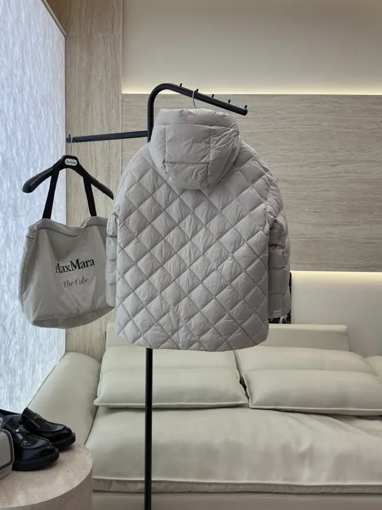 Max Mara Куртка пуховик женская — Фото 2