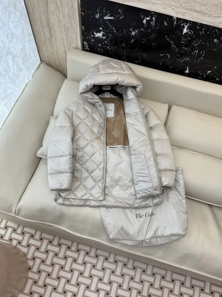 Max Mara Куртка пуховик женская — Фото 4