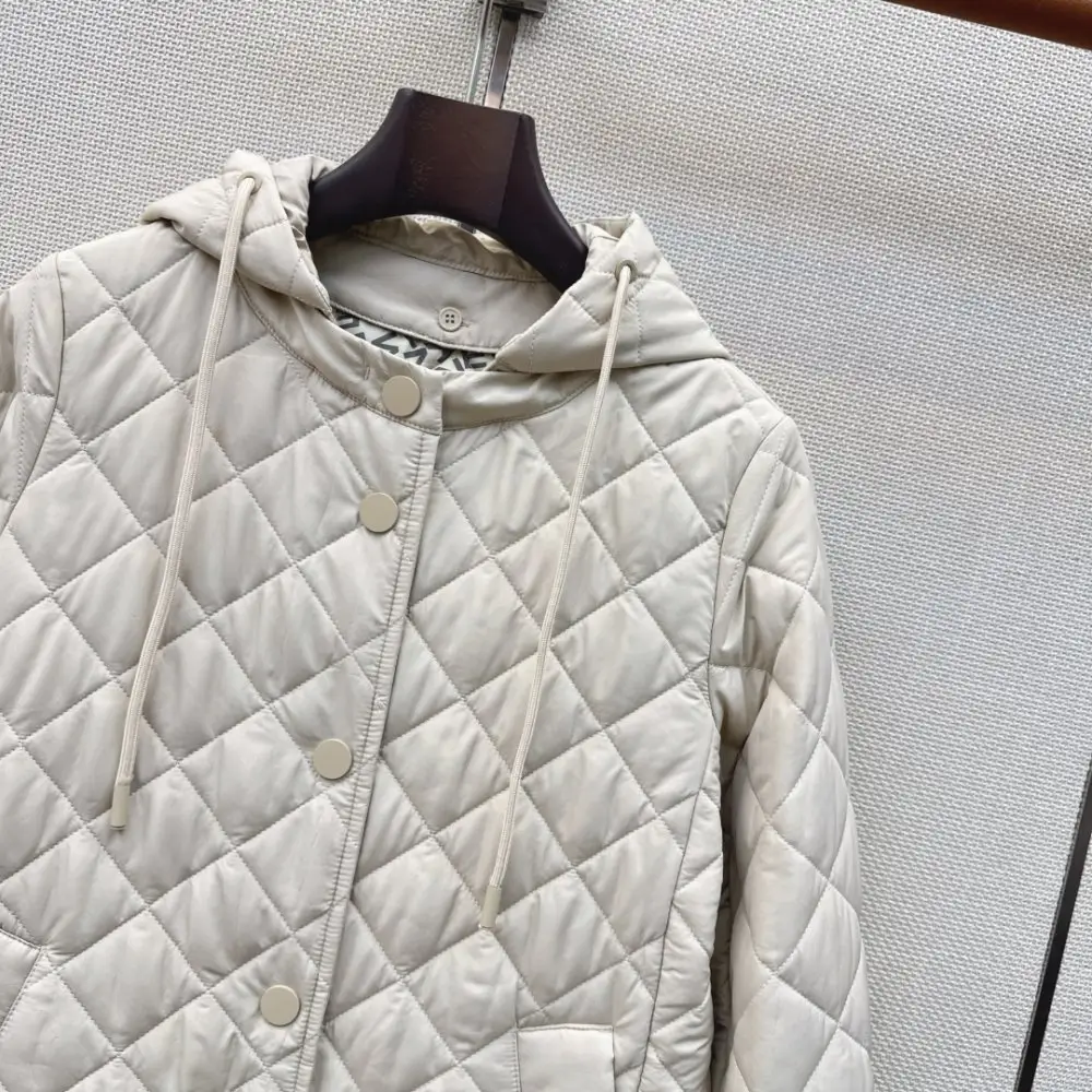 Max Mara Куртка середньої довжини з капюшоном і ромбовидной стёжкой — Фото 3