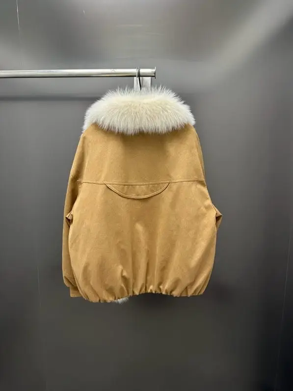Max Mara Jacket women's on feathers from fox fur — Photo 3