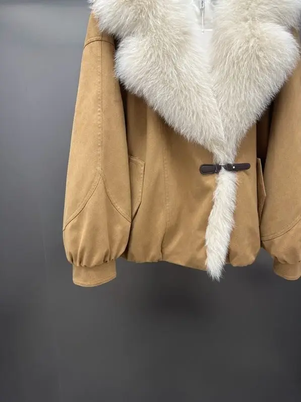 Max Mara Jacket women's on feathers from fox fur — Photo 4