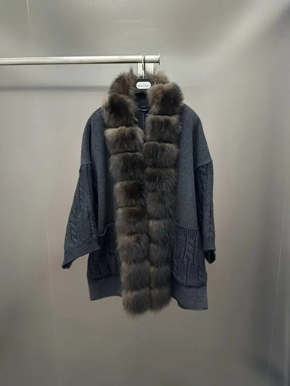 Max Mara — Knitted woolen jacket from fox fur