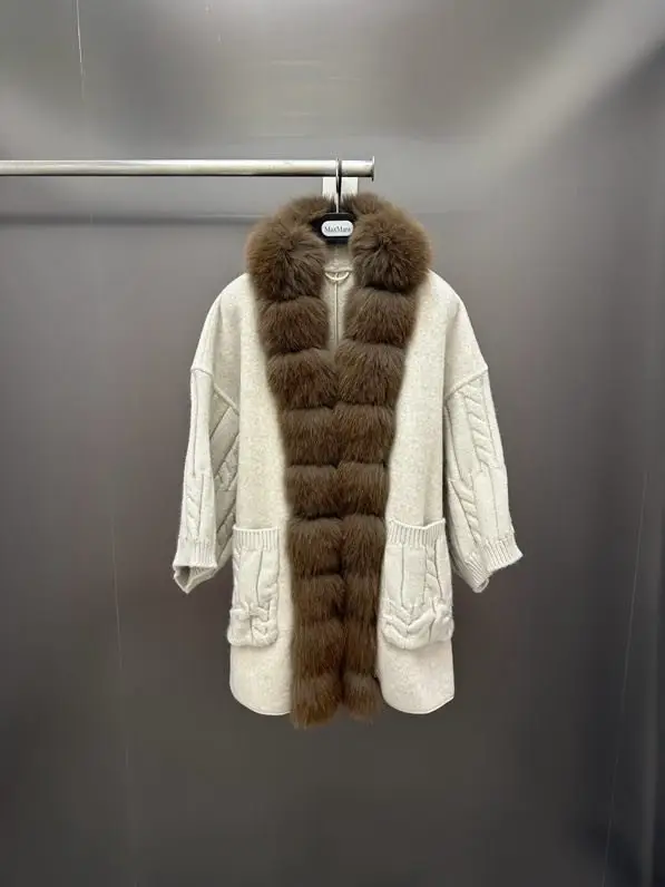 Max Mara — Knitted woolen jacket from fox fur