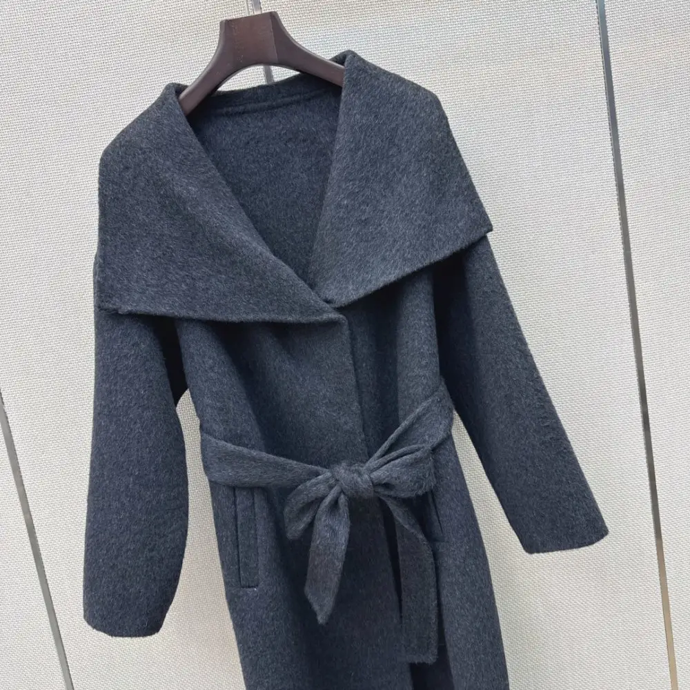 Max Mara Long bilateral wool coat from broad lapels — Photo 3