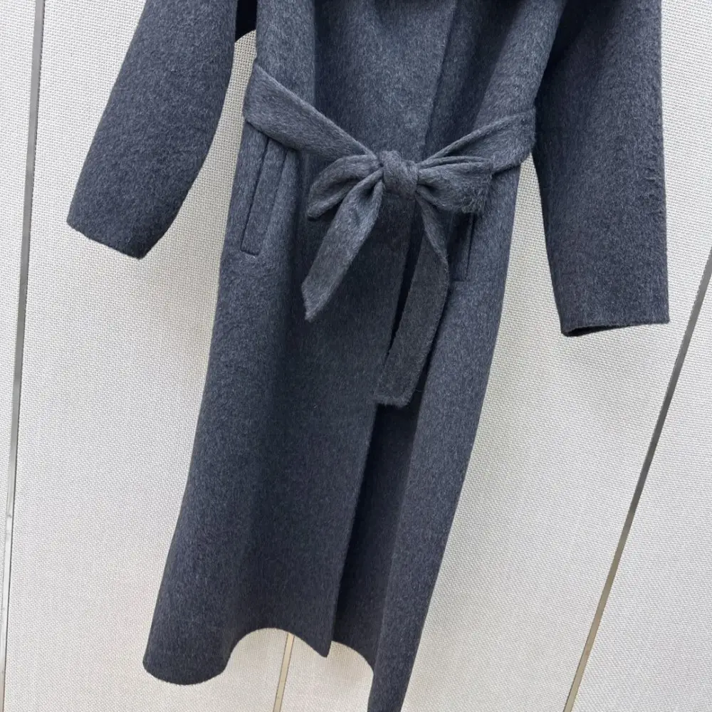 Max Mara Long bilateral wool coat from broad lapels — Photo 5