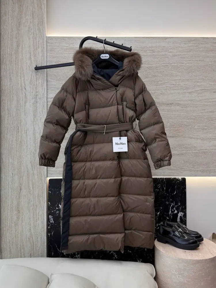 Max Mara — Two-sided long jacket from collar of fox fur
