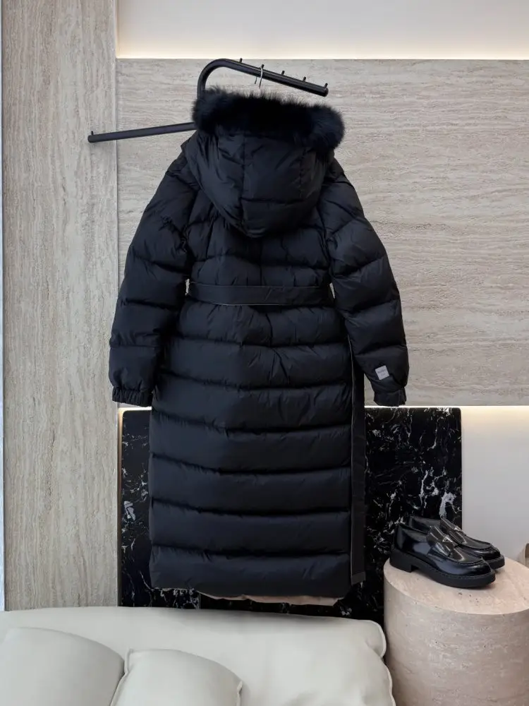 Max Mara Two-sided long jacket from collar of fox fur — Photo 2