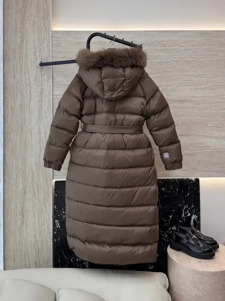 Max Mara Two-sided long jacket from collar of fox fur — Photo 2