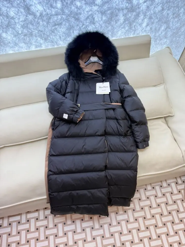 Max Mara Two-sided long jacket from collar of fox fur — Photo 3