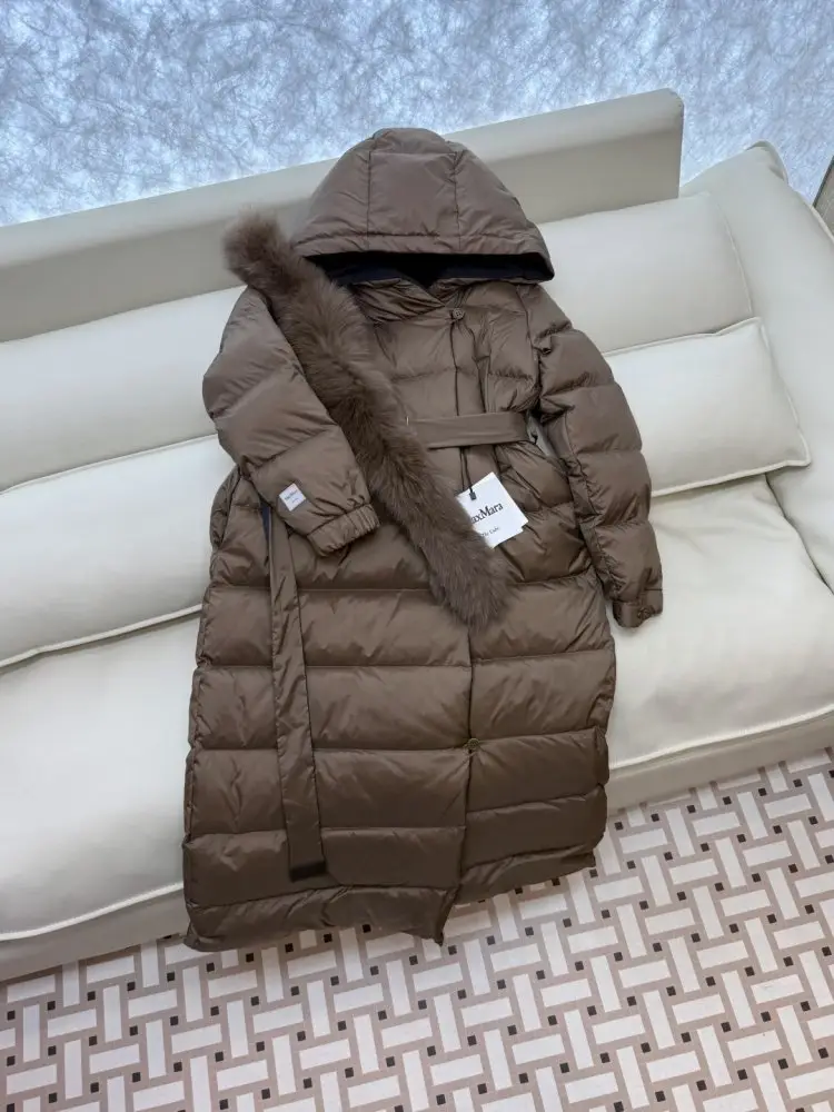 Max Mara Two-sided long jacket from collar of fox fur — Photo 4