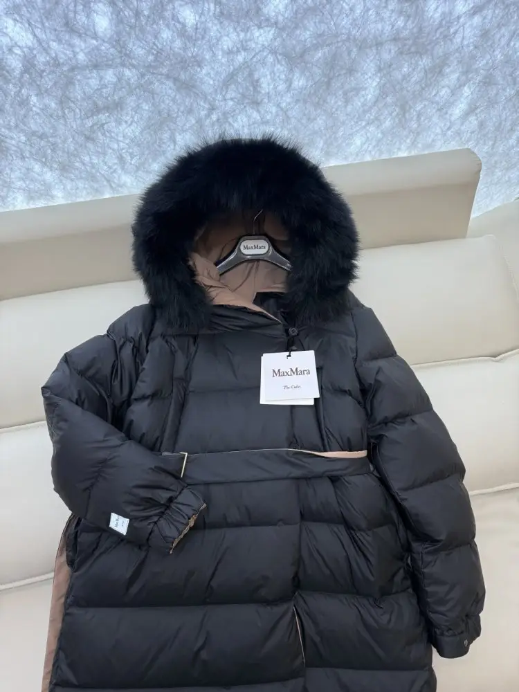 Max Mara Two-sided long jacket from collar of fox fur — Photo 5