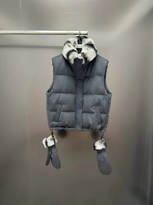 Max Mara — Vest from detachable collar of fur a rabbit
