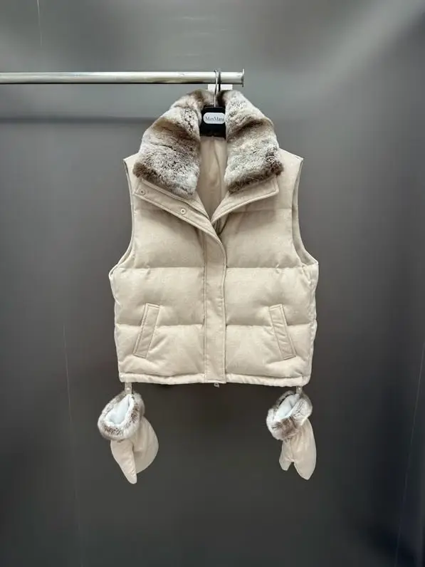 Max Mara — Vest from detachable collar of fur a rabbit
